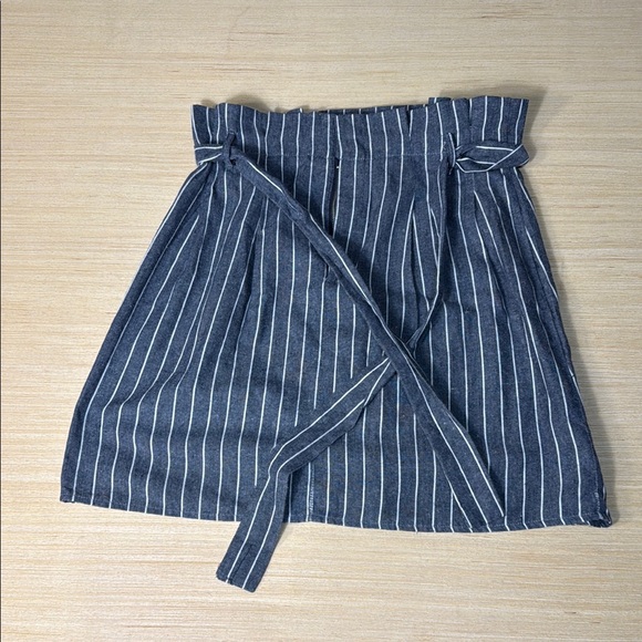 Love‎ Blue and White Mini Wrap Skirt With Zipper Women’s Large - Picture 1 of 3